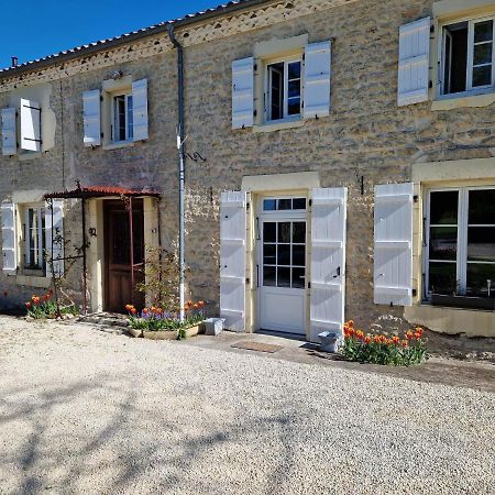 Escale Au Clos Saint Martin De Juillers Gites Et Chambres D'Hotes Zewnętrze zdjęcie