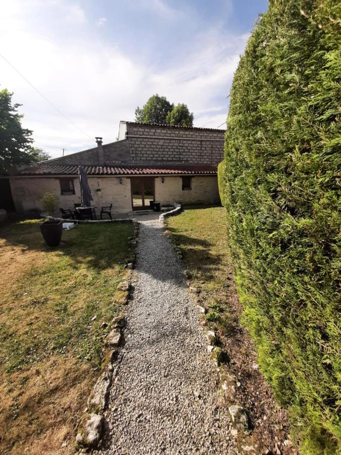 Escale Au Clos Saint Martin De Juillers Gites Et Chambres D'Hotes Zewnętrze zdjęcie