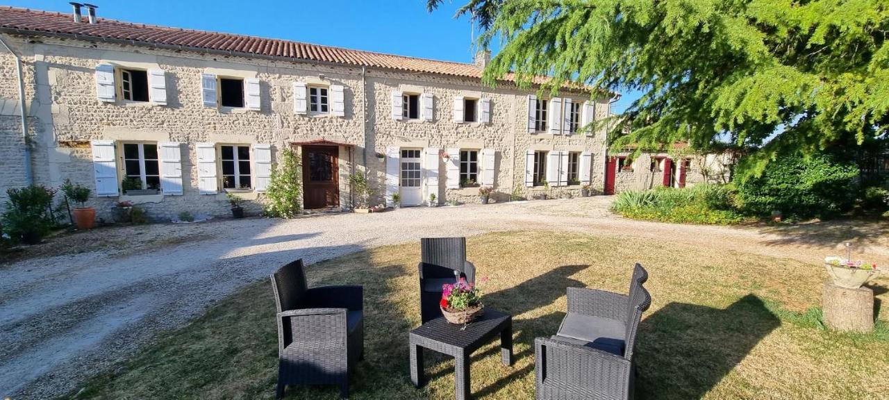 Escale Au Clos Saint Martin De Juillers Gites Et Chambres D'Hotes Zewnętrze zdjęcie