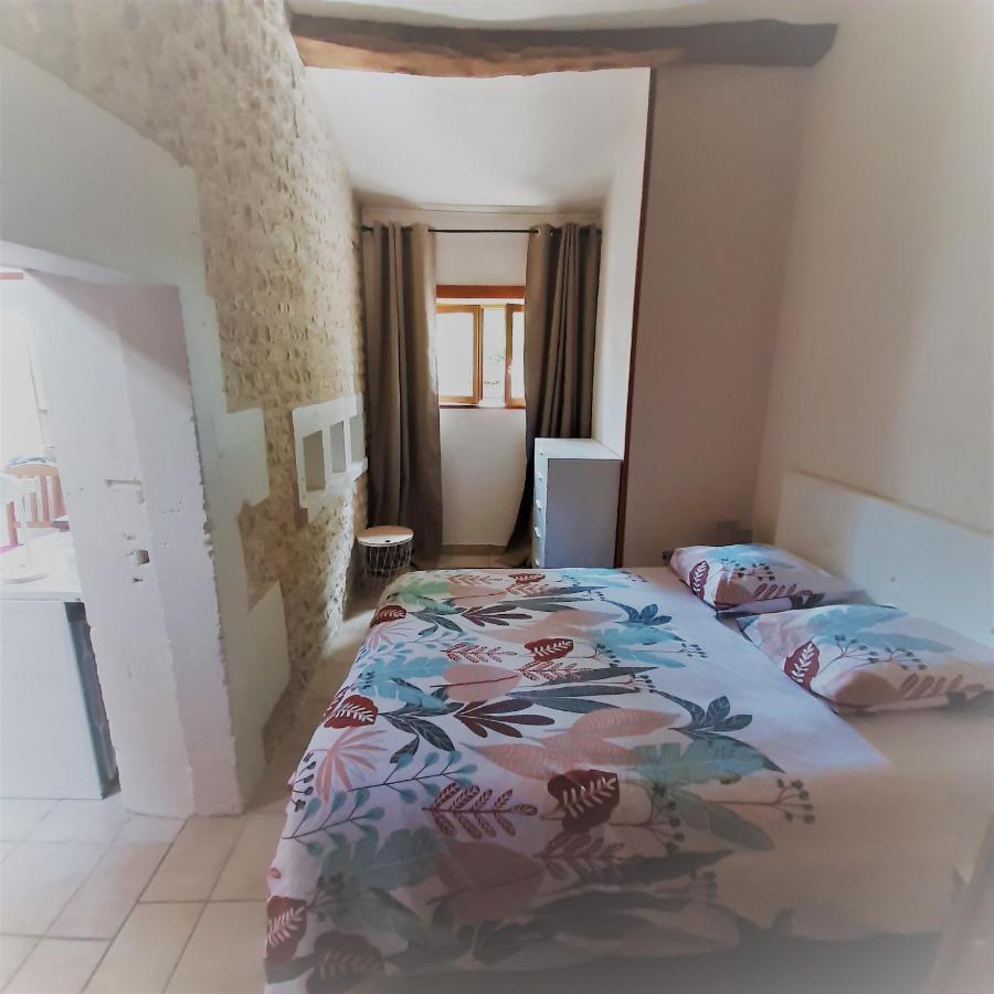 Escale Au Clos Saint Martin De Juillers Gites Et Chambres D'Hotes Zewnętrze zdjęcie