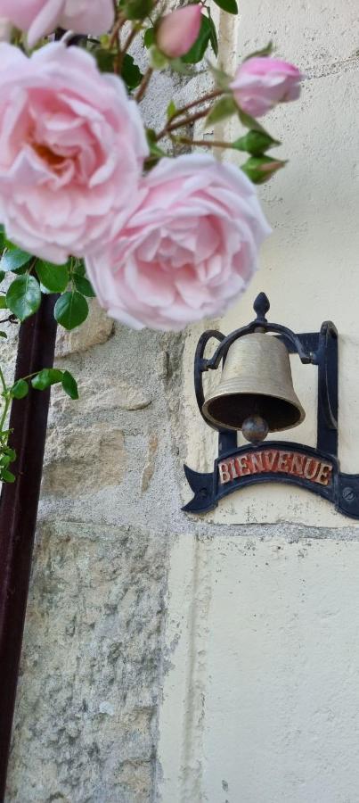 Escale Au Clos Saint Martin De Juillers Gites Et Chambres D'Hotes Zewnętrze zdjęcie