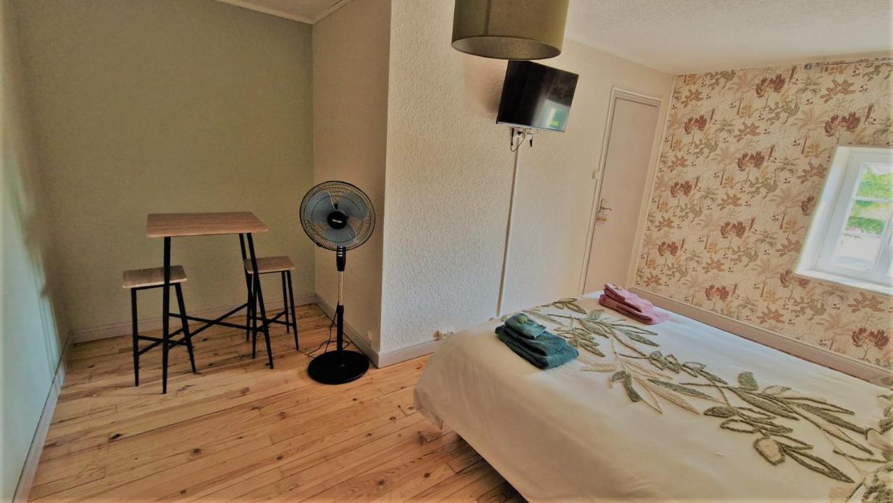 Escale Au Clos Saint Martin De Juillers Gites Et Chambres D'Hotes Zewnętrze zdjęcie