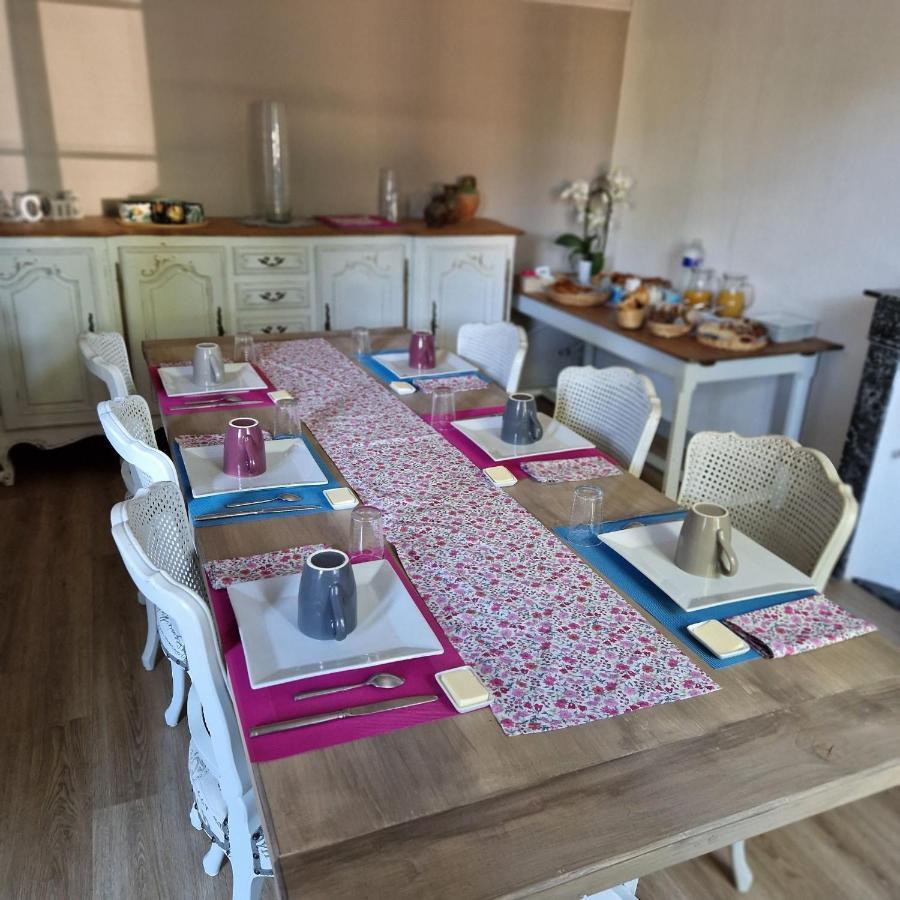 Escale Au Clos Saint Martin De Juillers Gites Et Chambres D'Hotes Zewnętrze zdjęcie