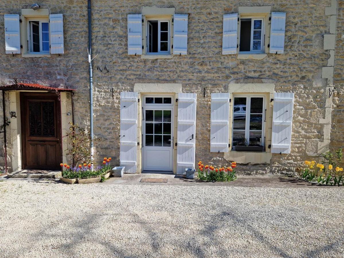 Escale Au Clos Saint Martin De Juillers Gites Et Chambres D'Hotes Zewnętrze zdjęcie