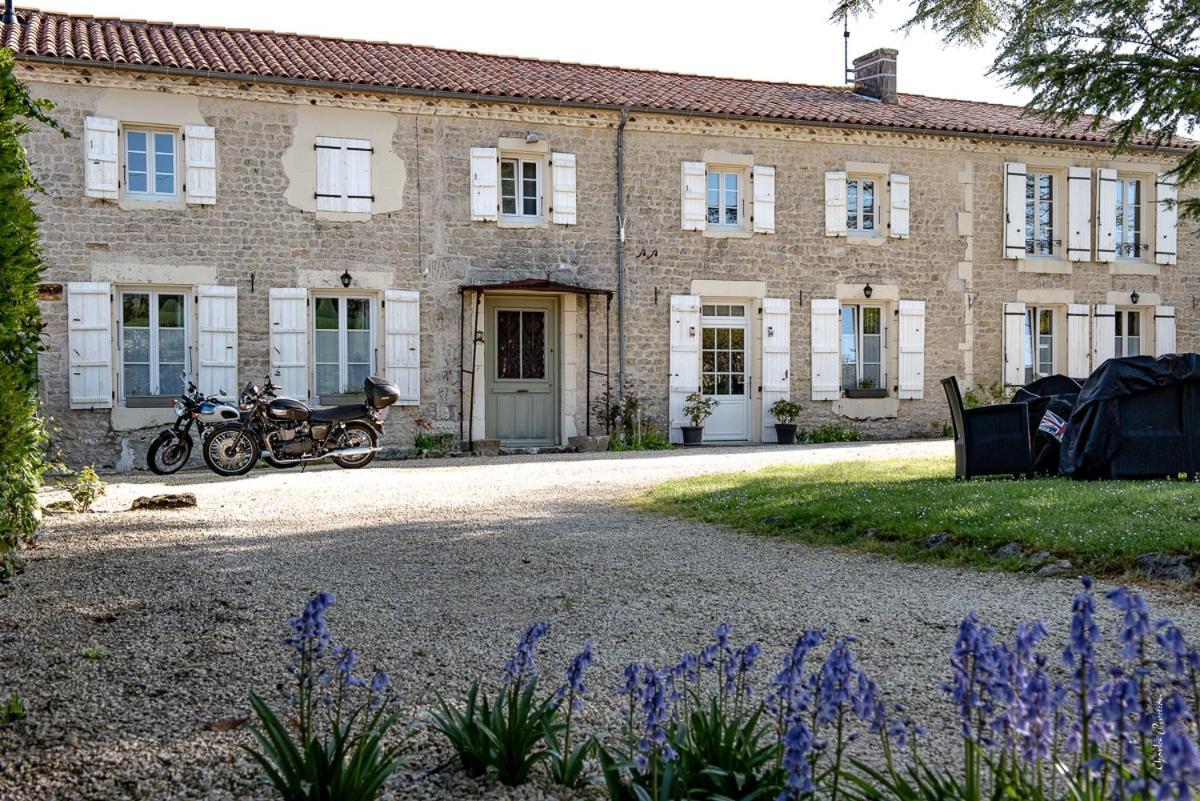 Escale Au Clos Saint Martin De Juillers Gites Et Chambres D'Hotes Zewnętrze zdjęcie