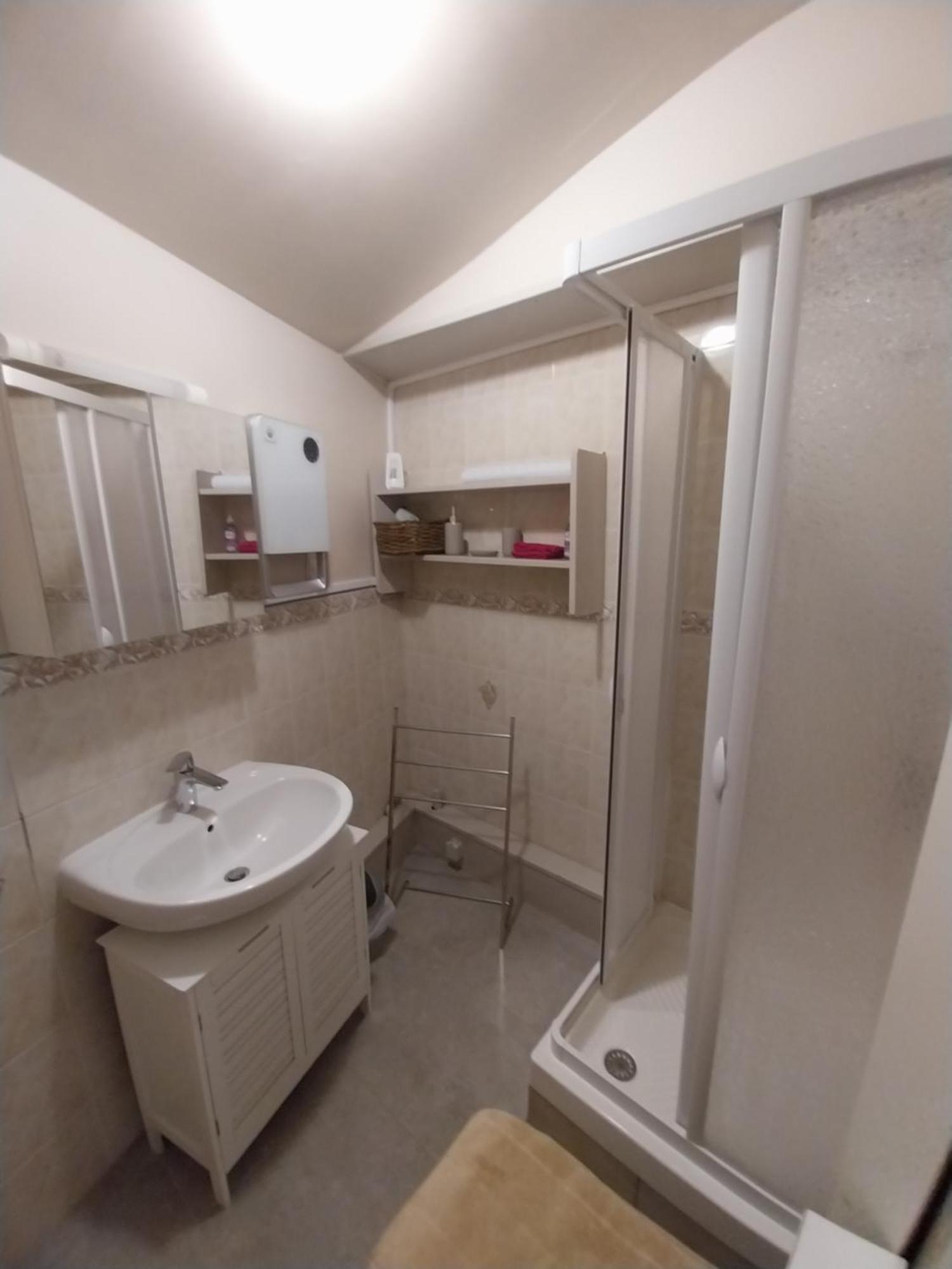Escale Au Clos Saint Martin De Juillers Gites Et Chambres D'Hotes Zewnętrze zdjęcie