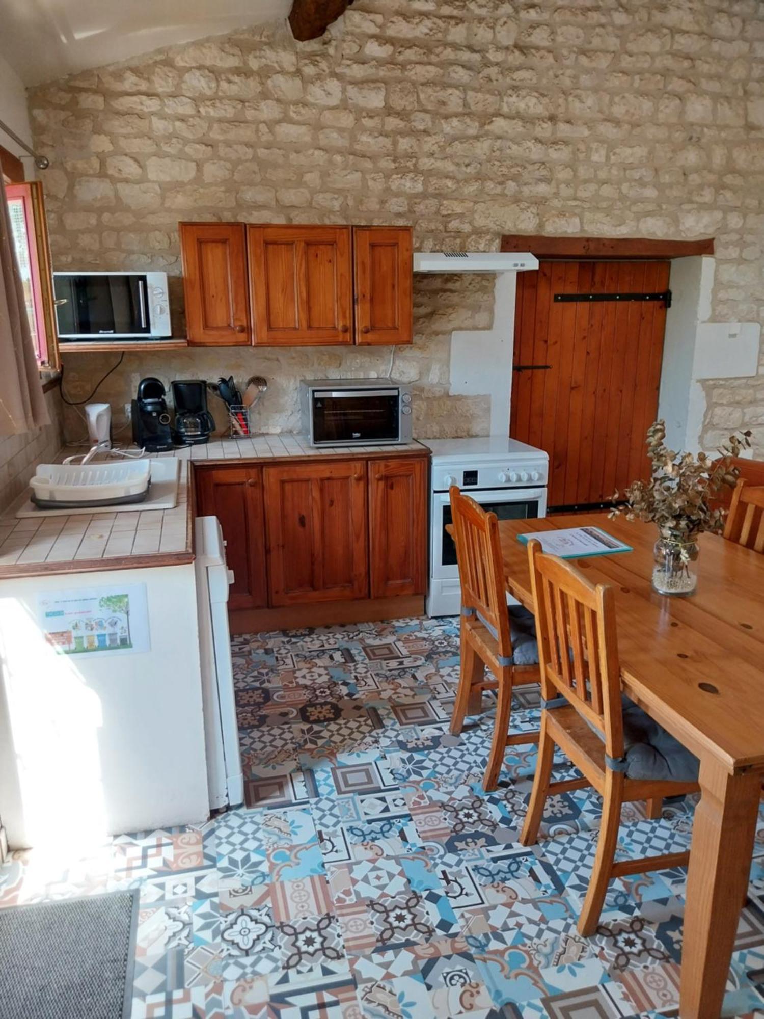 Escale Au Clos Saint Martin De Juillers Gites Et Chambres D'Hotes Zewnętrze zdjęcie