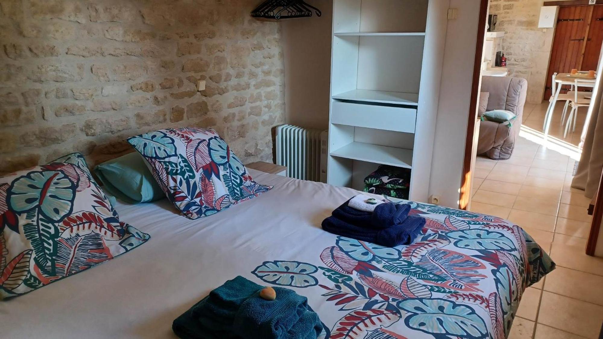 Escale Au Clos Saint Martin De Juillers Gites Et Chambres D'Hotes Zewnętrze zdjęcie