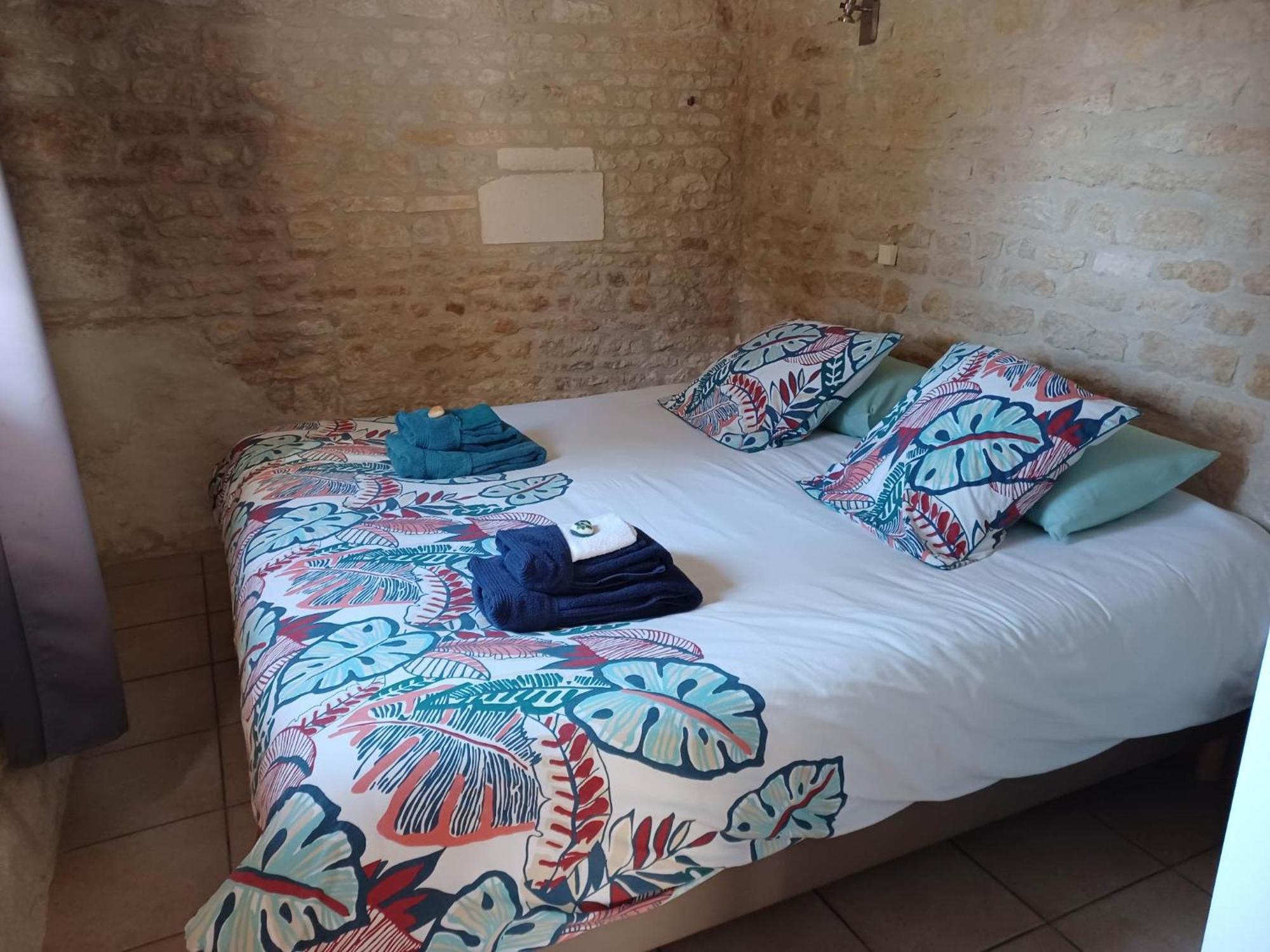 Escale Au Clos Saint Martin De Juillers Gites Et Chambres D'Hotes Zewnętrze zdjęcie